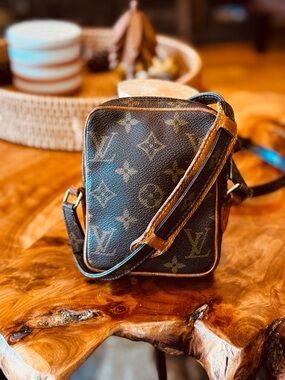 Louis Vuitton mini DANUBE
Crossbody back vintage monogram 1987